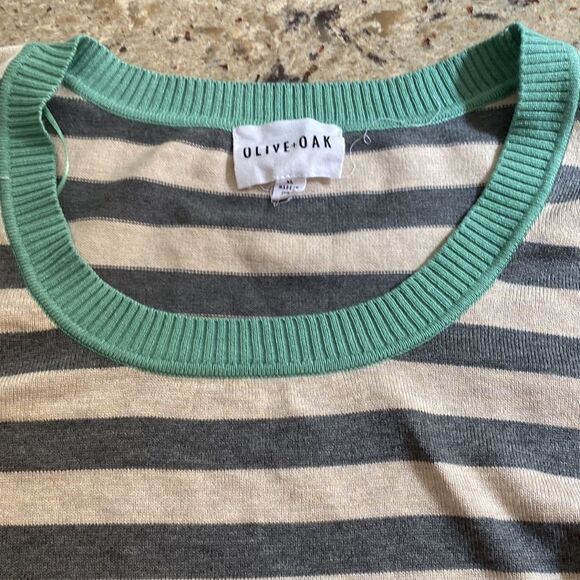 Olive + Oak Woman’s Sweater - Picture 3 of 4